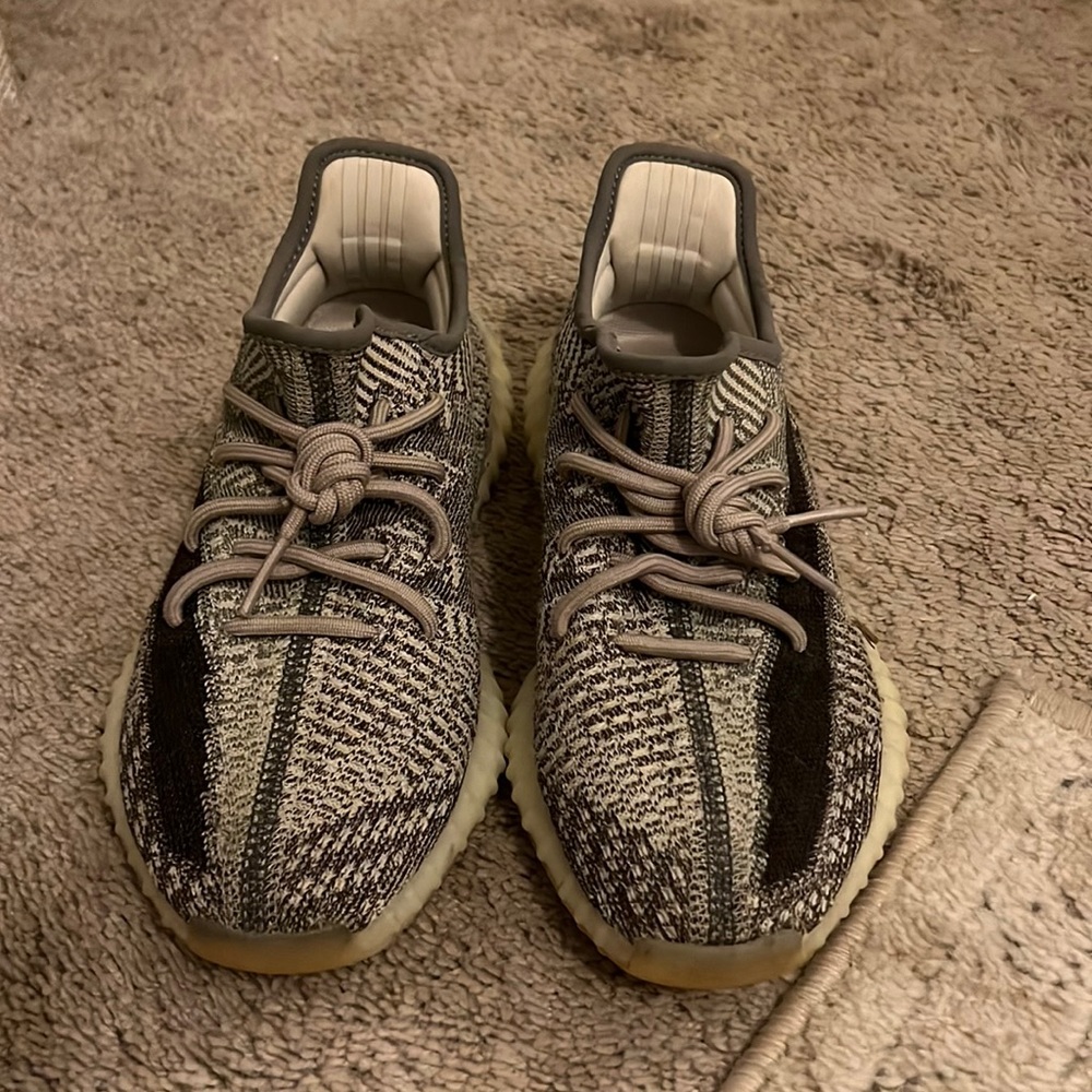 YEEZY BOOST